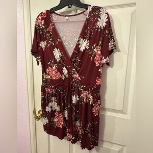 1x Amazon Burgundy Floral Short Sleeve Top like new